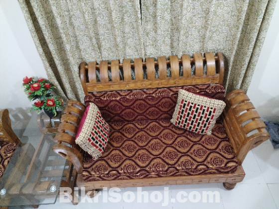 সোফা ও ডাইনিং টেবিল